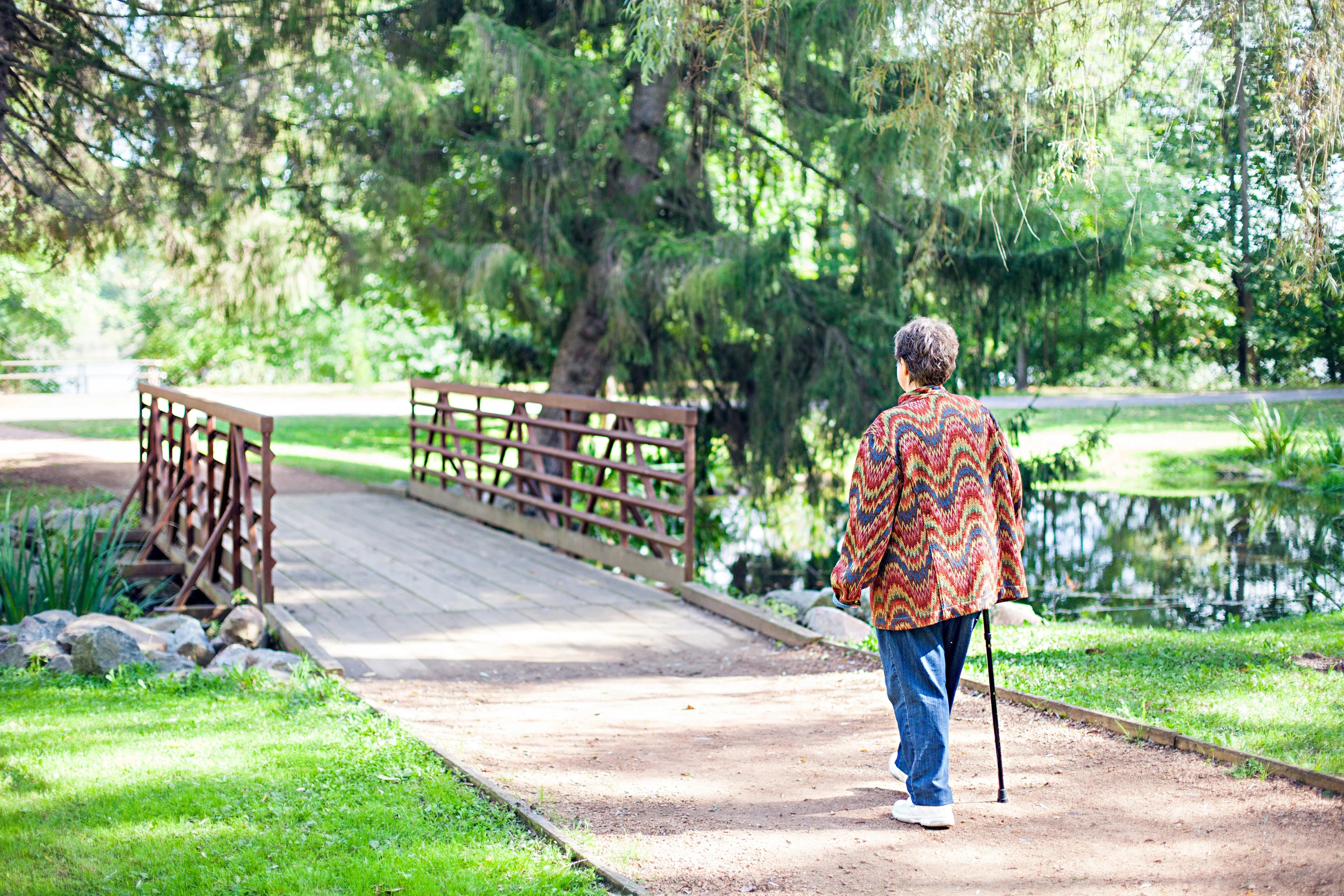 Knee replacement recovery by age walking with cane NICE1
